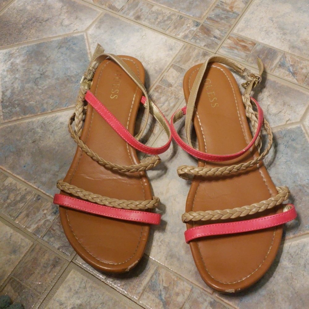 Guess sandels